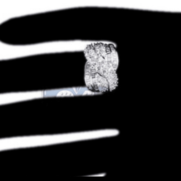 Beautiful ring - Picture 5 of 6